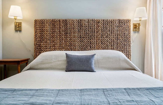 Bayview Beach Cottage For 4! - Photo 2