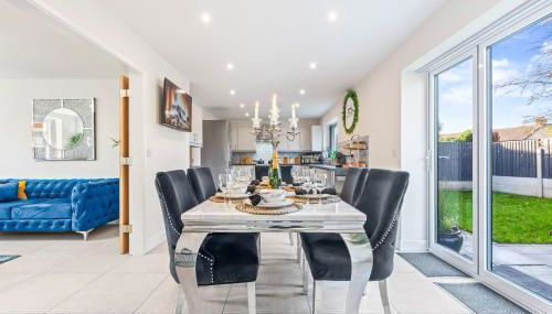 Stylish Home Hot Tub EV Parking - Foto 4