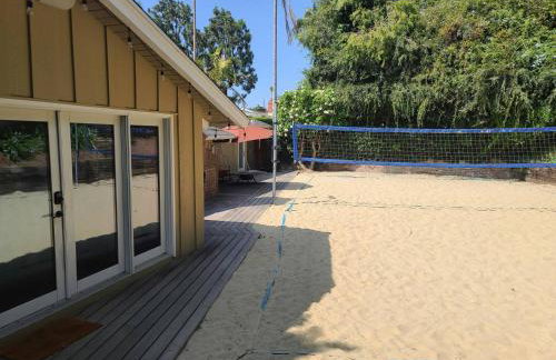 Westside Retreat w Yard, Grill, Hot Tub, Near Sofi Stadium, LAX, and the Beach - Foto 37