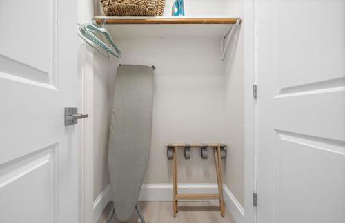 Oceanfront home with pool, large decks, fire pit and private walkover to the beach - Foto 28