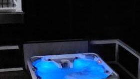 Catskills Escape Hot Tub Massage Chairs & Games - Foto 4