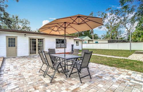 Poolside Paradise with Basketball Court - Foto 10