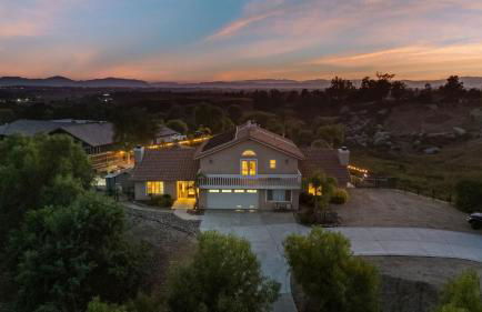 Chardonnay Charm by Avantstay Luxe Group Retreat w/ Pool Mins to Wineries - Foto 96