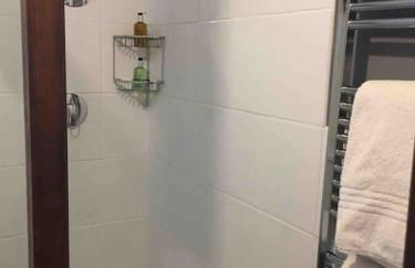 Top Floor at Cantref House - Photo 24