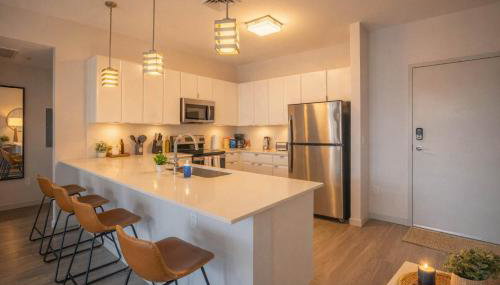 Modern 2BD DT - Balcony, Gym, W-D, Parking - Sleeps 8 - Foto 5