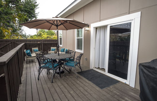 Brand NEW Large Impressive House Near Downtown! - Photo 25