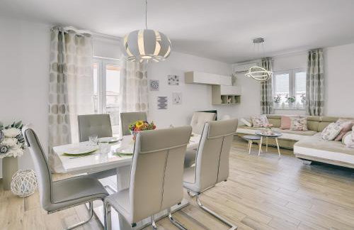 Top Villa mit privatem Pool, WLAN, Sonnenliegen, Terrasse und eigenem Grillbereich - Foto 8