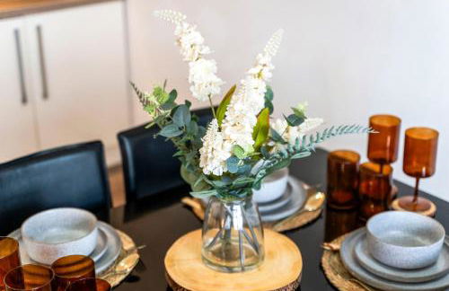 Luxury 1-Bed Apartment in JQ, Sleeps 3, Parking & Netflix, Ideal for contractors - Foto 4