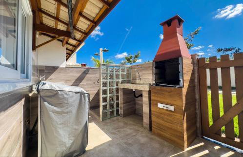 Casa com piscina, churrasqueira e estacionamento - Foto 13