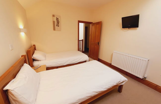 The Victorian Barn self catering holidays with pool & hot tubs - Photo 11