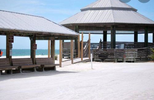 Luxury Beach Condo Located On The Bay In A Tropical Oasis!!! - Foto 38