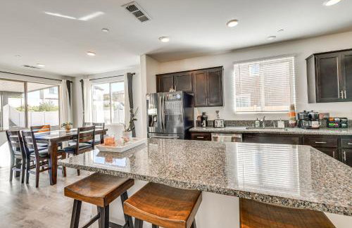 Patio and Yard Luxe Beaumont Getaway! - Foto 8