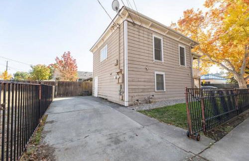 A+ 2 BR Victorian Home away from Home - Foto 6