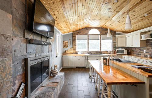 Sleeps 10, Indoor and Outdoor Theaters, Batting Cage, & Games! - Foto 13