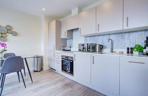 Hybrid Resi - London, Sutton, Free car or van parking - Foto 15