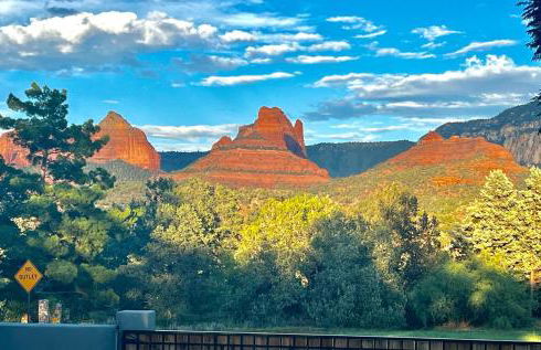 Sedona Uptown Gem!Large yard w grass and shade trees! Views!! NEW! BARREL SAUNA!!! Close to trails, walk to Uptown Sedona, restaurants and shopping - Foto 15