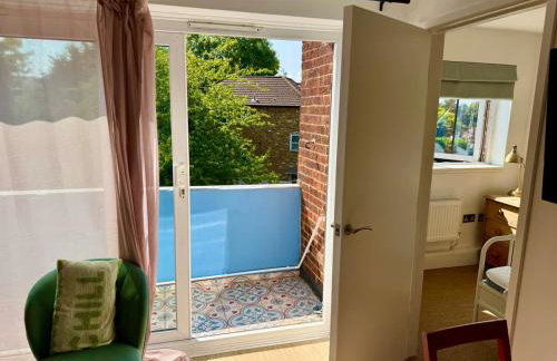 Modern 2-Bed Apartment with Off-Street Parking in Chiswick - Foto 4