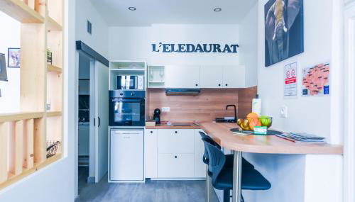 L'ELEDAURAT - Centre ville Riom - Idéal professionnel - Proche Clermont Ferrand - Foto 2, stove, minibar