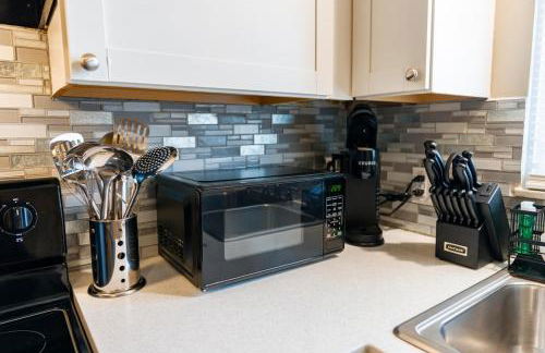 Akron 2 Bed 1 Bath Flight Themed Oasis Dog Friendly - Foto 7