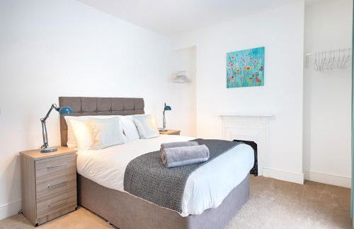 4-Bed Contractor Home - Garden - Near M4 & City - Foto 1