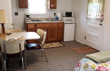 Rustic Lakeside Vacation Rental with Beach Access in Vermilion, Ohio - Foto 2