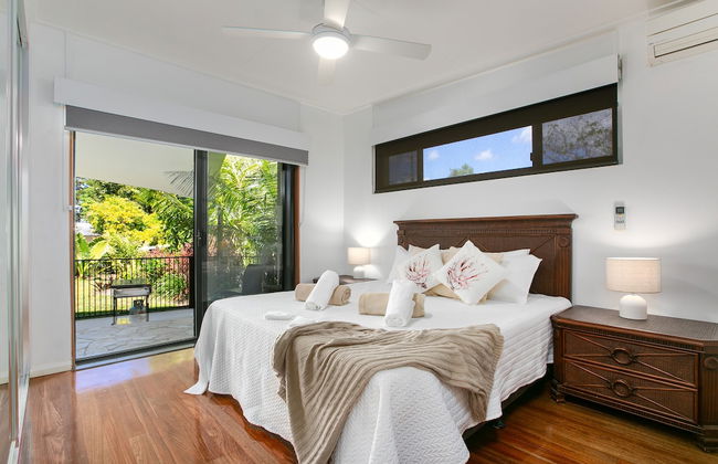 Tropical 3 Bedroom House, Pool plus 4th Bedroom Bungalow - Photo 5