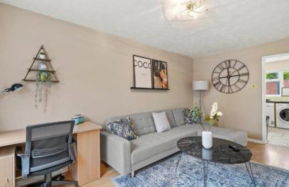 Spacious 3-Bed Home Near M1, Sky TV & Netflix Included 2x Parking Spaces Garden Fast Wifi Contractors Travellers Relocators Leisure Welcome - Foto 13