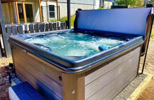 Pet Friendly 3BR 3BA Home near Traverse City with Game Room and Fenced Yard - Foto 1