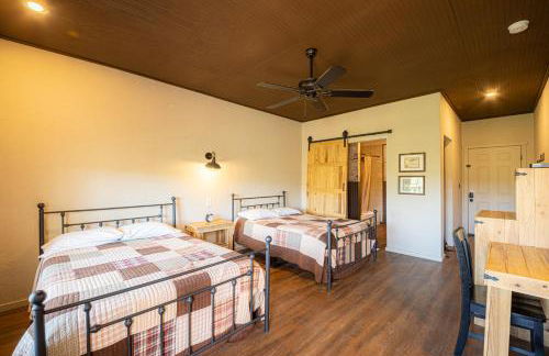 Miners Cabins #1 - Two Double Beds and Private Balcony - Foto 3