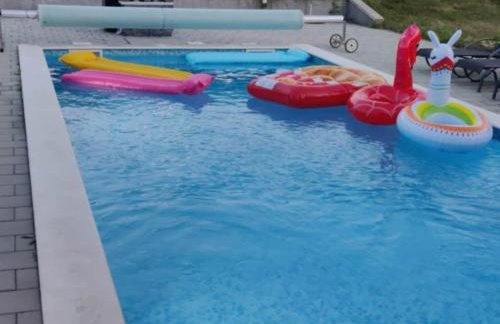 Four Bedroom Holiday House Mali Raj with Pool - Photo 30