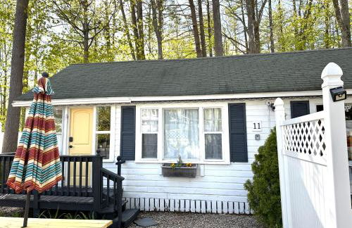 Cottage 11 - Double Queen Beds plus Child Loft w 2 Twins Private Bath & Kitchenette Pets Allowed Fee applies - Photo 12