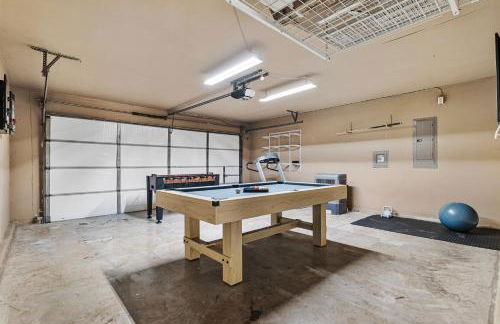 Retreat close to Lewisville Lake with pool, pet ok - Photo 22