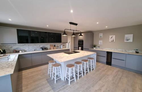 Brand New, Stunning Beachside House - Foto 29