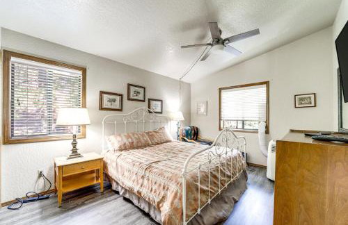 Fire Pit and Wraparound Porch Munds Park Cabin! - Foto 14