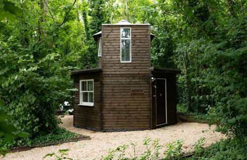 Honeycomb Treehouse in the Heart of Dorset - Photo 18