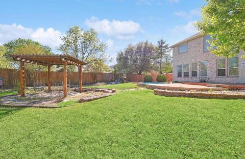 Wellness Oasis 5BR W Pool + Huge Yard + Fire Pit - Foto 35