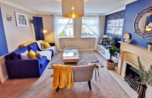 Highstone 4 Bedrooms Home 7 Beds With Parking and Garden - Foto 1