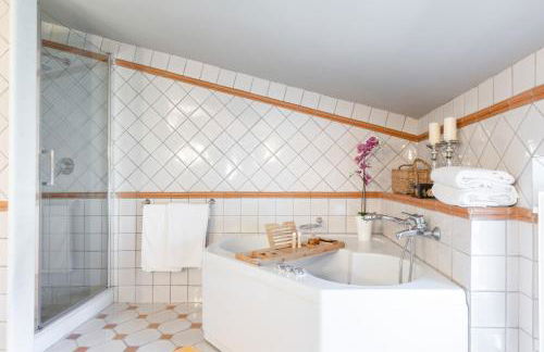 Fattoria Camigliano, Luxury Farmhouse with Pool inside a Wine Estate - Foto 79