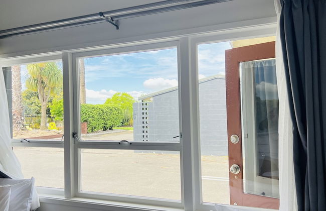 18th Avenue Thermal Motel - Photo 32