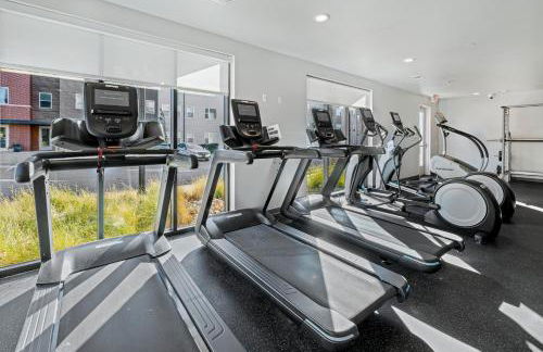 New Downtown Luxury APT ' 2 King Beds, Free Parking, Fast Wi-Fi & Gym Access! - Foto 32