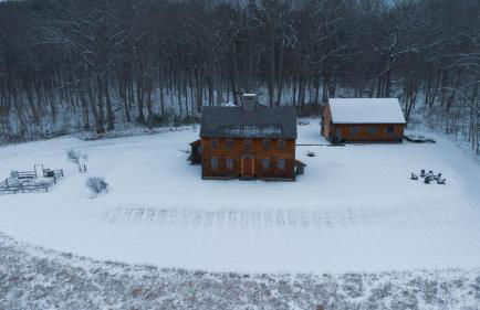 52-Acre Berkshires Farmhouse • Fire Pit Outdoor Dining Trails Copper Kettle Farm by AvantStay - Foto 48