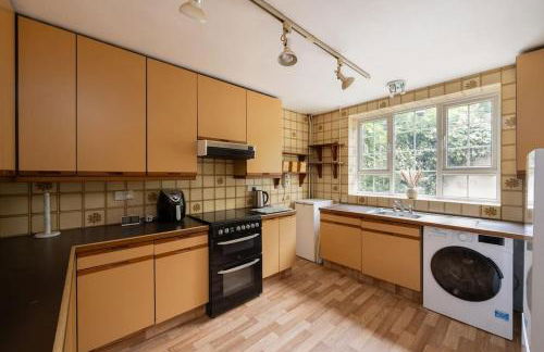 5 Bed Home with Private Parking - 25 Mins To Central London - Foto 20
