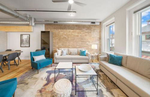 Huge Retrea w Rooftop Deck Stay At Farmers Market - Foto 4