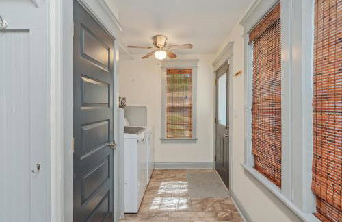 Private Pool and 3BR Family Fun Home with Gazebo - Foto 49