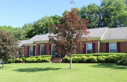 3-Bedroom Retreat with Private Yard - Photo 16