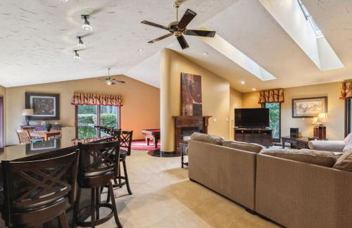 Great Group Getaway: Games Galore + Outdoor Oasis - Foto 22