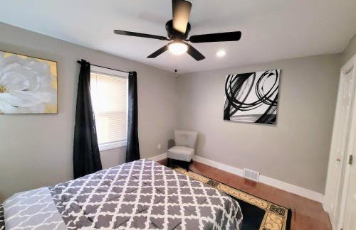 Sweet home, King bed, backyard and parking - Foto 25