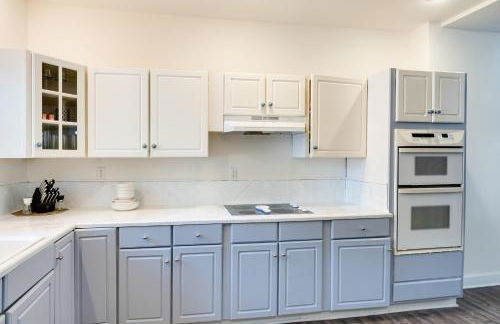 Near Family Fun! Centrally Located Indy Charmer - Foto 11