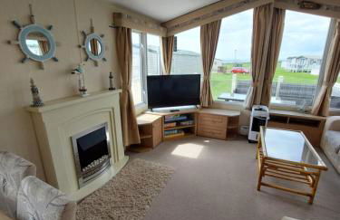 Seaside caravan Hoburne Naish Holiday Park Naish Common 83 - Photo 1