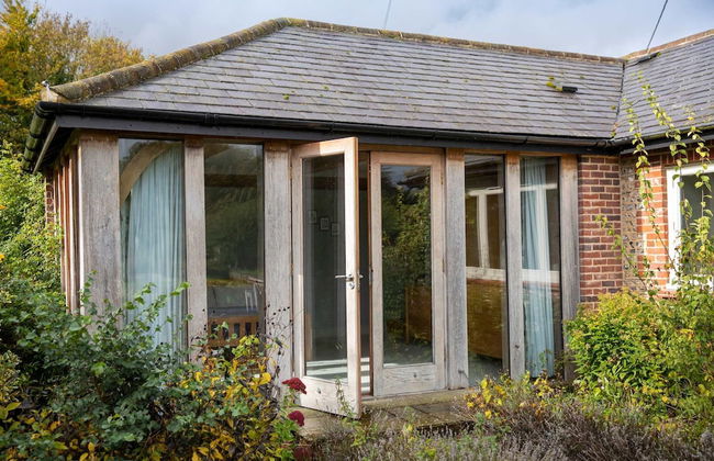 Charming Cottage for 10 in Heart of South Downs - Photo 47